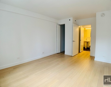 East 39th Street - Photo Thumbnail 2