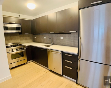 East 39th Street - Photo Thumbnail 3