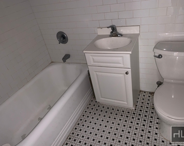 East 89 Street - Photo Thumbnail 2
