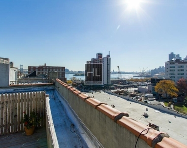 East 100th Street - Photo Thumbnail 3