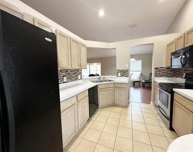 931 Hunter Lane - Photo Thumbnail 10