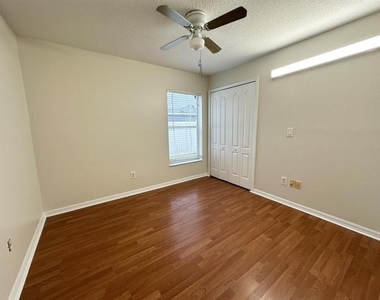 931 Hunter Lane - Photo Thumbnail 4