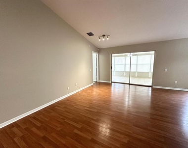 931 Hunter Lane - Photo Thumbnail 3