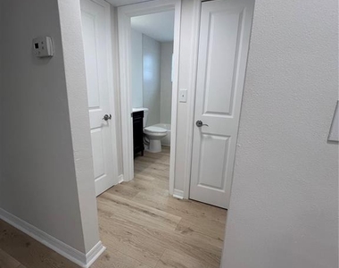 4223 Sheldon Place - Photo Thumbnail 4