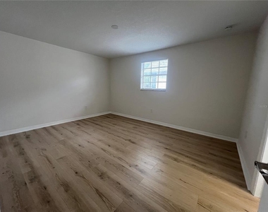 4223 Sheldon Place - Photo Thumbnail 8