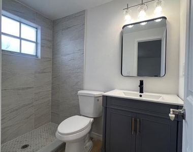 4223 Sheldon Place - Photo Thumbnail 10
