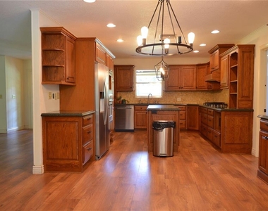 308 N Salisbury Avenue - Photo Thumbnail 2