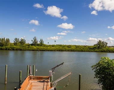 18521 Gulf Boulevard - Photo Thumbnail 5