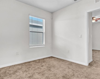 3097 Suncoast Plains Drive - Photo Thumbnail 14