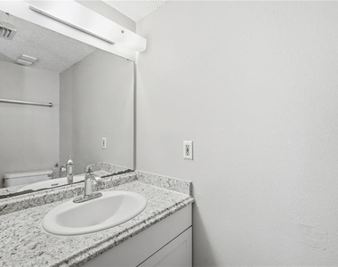 1910 W Sligh Avenue - Photo Thumbnail 4