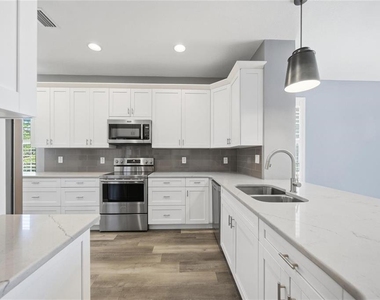 5610 Golden Isles Drive - Photo Thumbnail 9