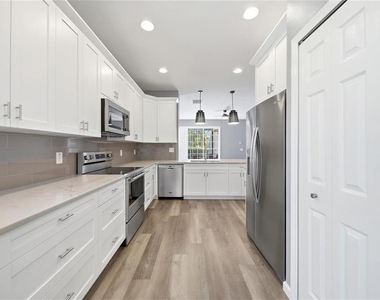 5610 Golden Isles Drive - Photo Thumbnail 8