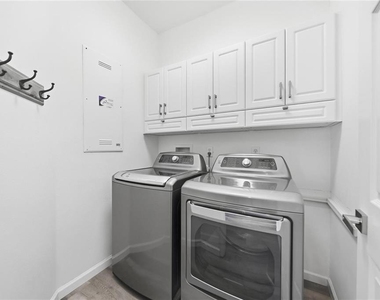 5610 Golden Isles Drive - Photo Thumbnail 15
