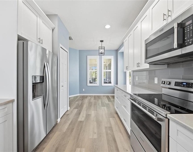 5610 Golden Isles Drive - Photo Thumbnail 7