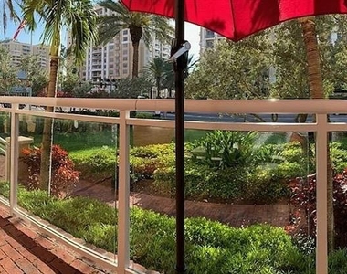505 Mandalay Avenue - Photo Thumbnail 10