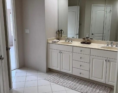 505 Mandalay Avenue - Photo Thumbnail 6