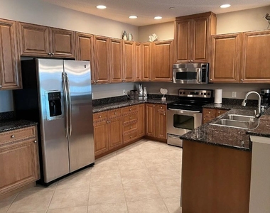 505 Mandalay Avenue - Photo Thumbnail 1