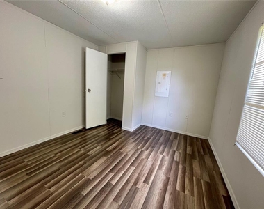 6330 Eugene Acres Lane - Photo Thumbnail 11