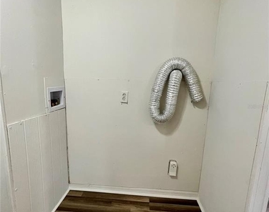 6328 Eugene Acres Lane - Photo Thumbnail 10