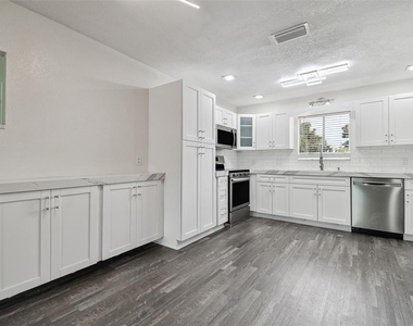 4036 Cortez Drive - Photo Thumbnail 7