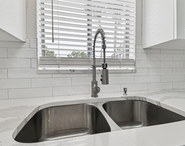 4036 Cortez Drive - Photo Thumbnail 10