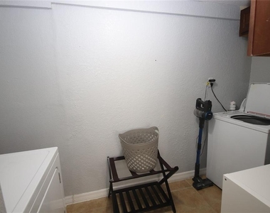 1918 W Walnut Street - Photo Thumbnail 21