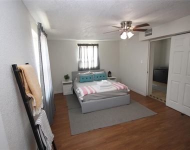 1918 W Walnut Street - Photo Thumbnail 13
