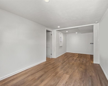 2501 1/2 Oakdale Street S - Photo Thumbnail 4
