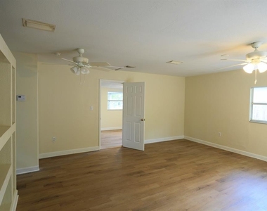 2834 25th Avenue N - Photo Thumbnail 10