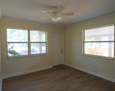 2834 25th Avenue N - Photo Thumbnail 2