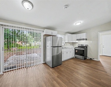 4022 E Henry Avenue - Photo Thumbnail 8