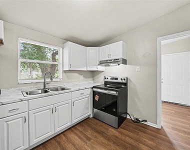 4022 E Henry Avenue - Photo Thumbnail 9