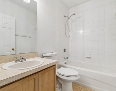 6245 Osprey Lake Circle - Photo Thumbnail 17
