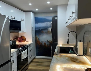 3211 W Swann Avenue - Photo Thumbnail 2