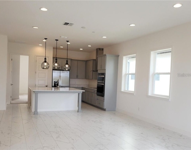 9467 Mere Parkway - Photo Thumbnail 4