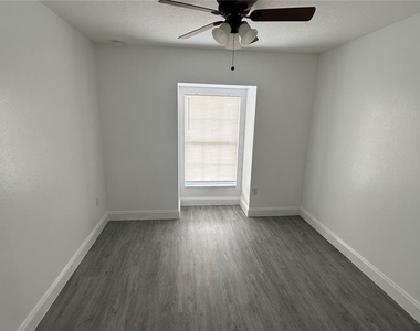2437 Hassonite Street - Photo Thumbnail 8