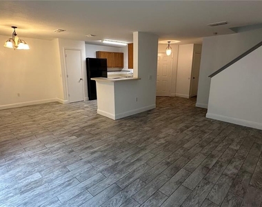 2437 Hassonite Street - Photo Thumbnail 3