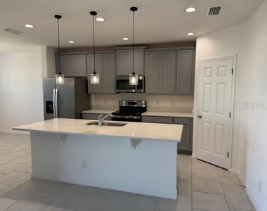 3649 Yarian Drive - Photo Thumbnail 6
