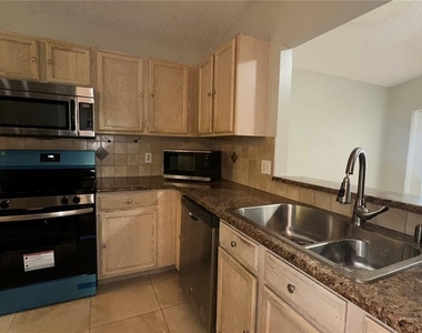 2429 Sapier Court - Photo Thumbnail 10