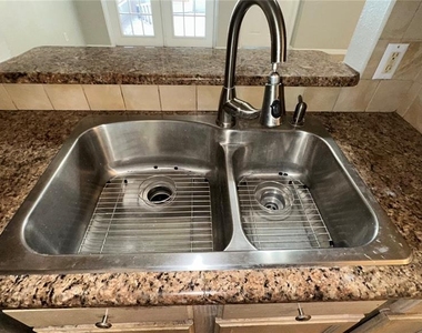 2429 Sapier Court - Photo Thumbnail 8