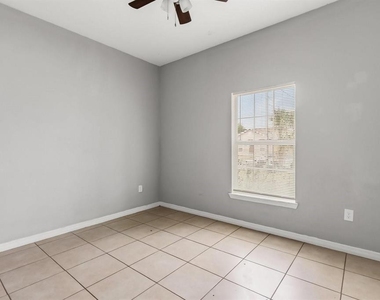 677 Royalty Court - Photo Thumbnail 15