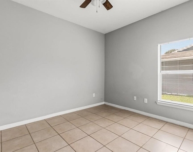 677 Royalty Court - Photo Thumbnail 12
