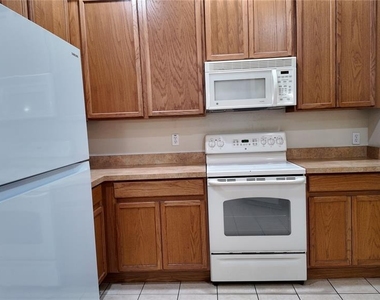 3051 Greystone Loop - Photo Thumbnail 7