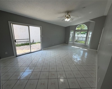 404 San Gabriel Street - Photo Thumbnail 1