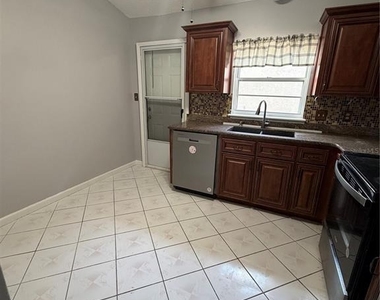404 San Gabriel Street - Photo Thumbnail 6