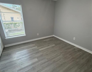 404 San Gabriel Street - Photo Thumbnail 8