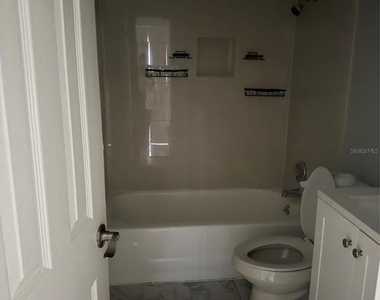 916 Lake Destiny Road - Photo Thumbnail 8