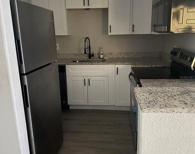 916 Lake Destiny Road - Photo Thumbnail 5