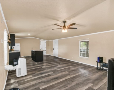 7457 Ne Highway 349 - Photo Thumbnail 3