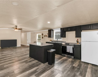 7457 Ne Highway 349 - Photo Thumbnail 5